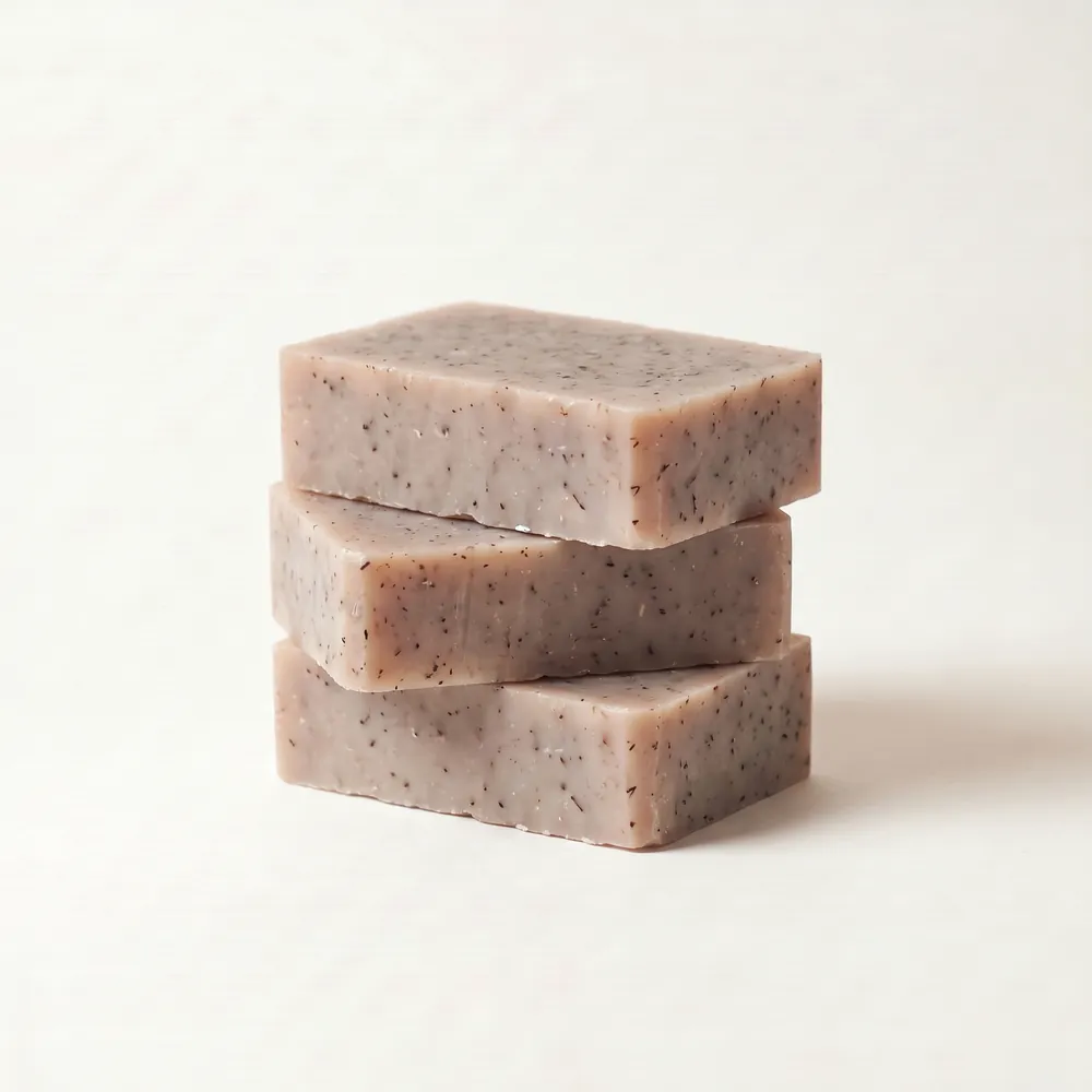 Xà bông thủ công Bách Lý Hương – Thyme · ba bánh xà bông xếp chồng | Lê Mai