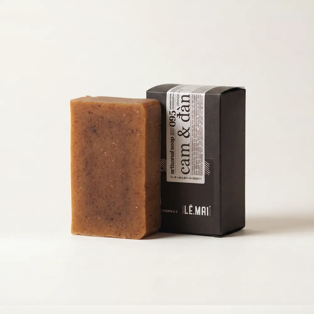 Xà bông thủ công Cam Đàn Hương – Orange Sandalwood · bánh xà bông và hộp | Lê Mai